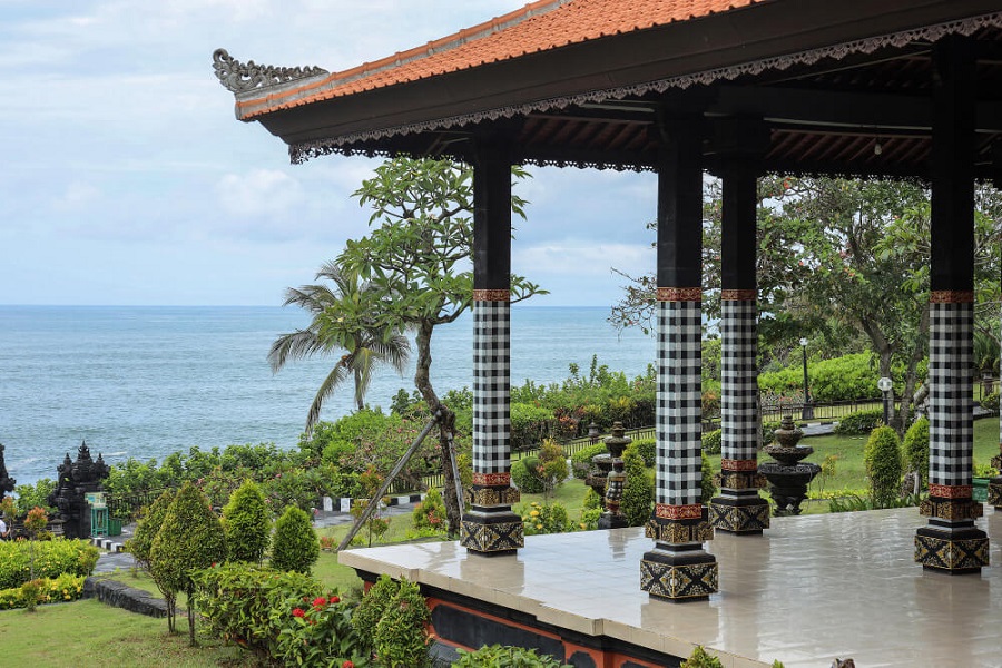 bali style gazebo decoration idea