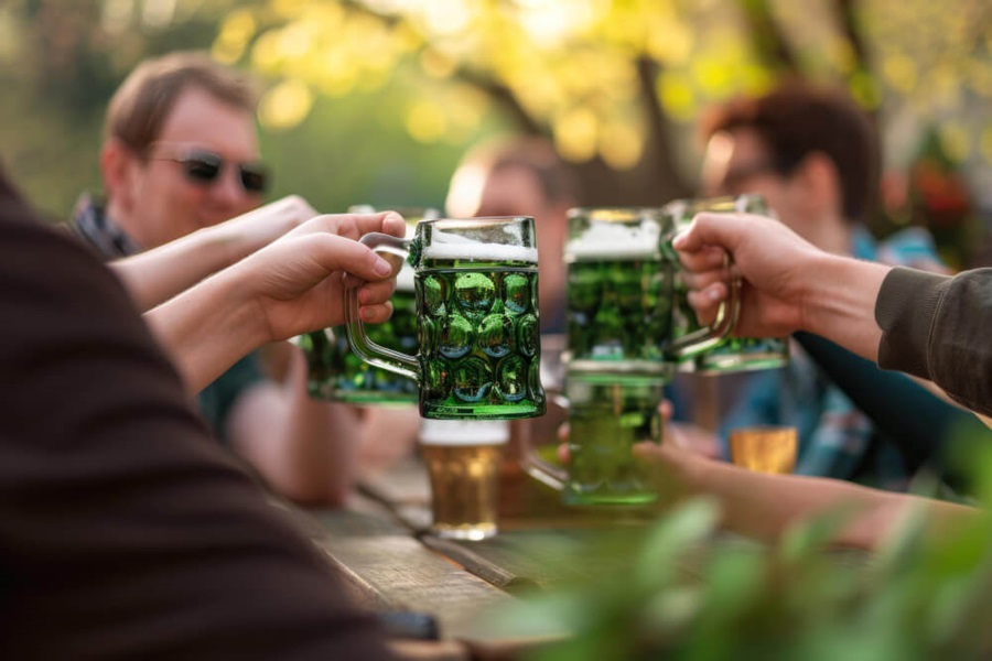 Top 17 Beer Garden Ideas For The Perfect Summer Vibe